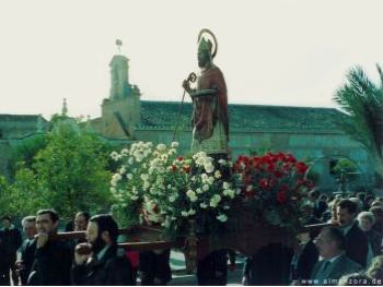Procesión con la imagen de San Ildefonso.