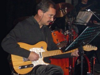 Toni Cortés (Guitarra / Guitar)