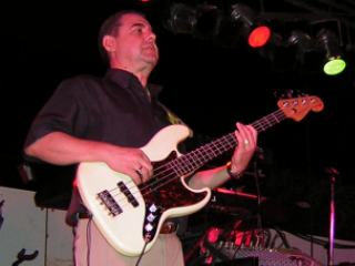 Manolo Díaz (Bajo / Bass)